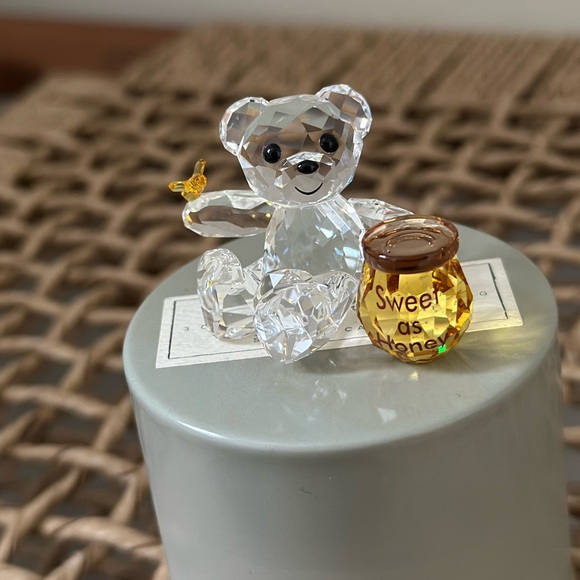Swarovski Kris bear sweet as honeycrystal figure